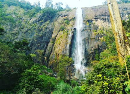 Diyaluma Waterfall